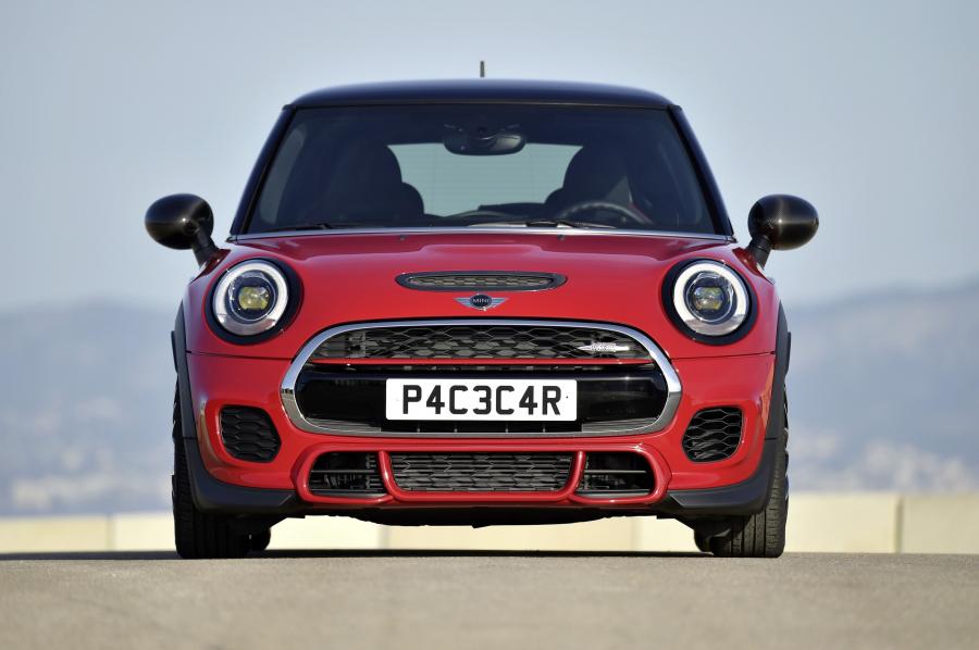  Mini Cooper S JCW Accessorized 2015 года  (фото 3 из 7)